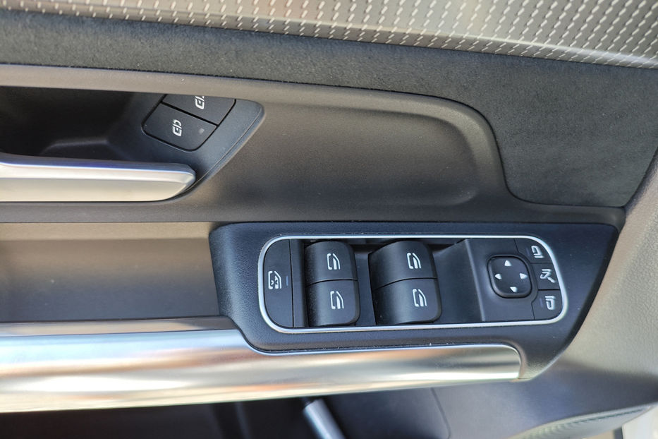 Продам Mercedes-Benz EQC  250 66.5 kWh (190 к.с.)  2021 года в Киеве