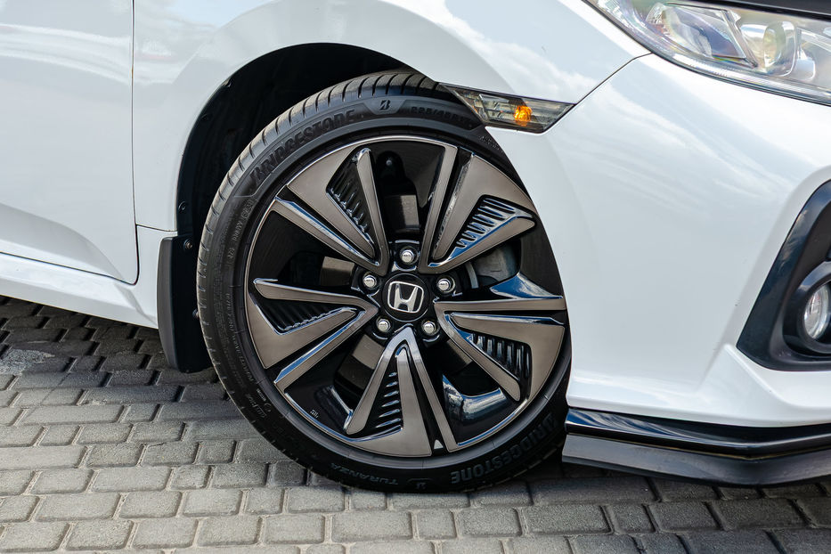 Продам Honda Civic 1.5 Turbo CVT 2018 года в Киеве