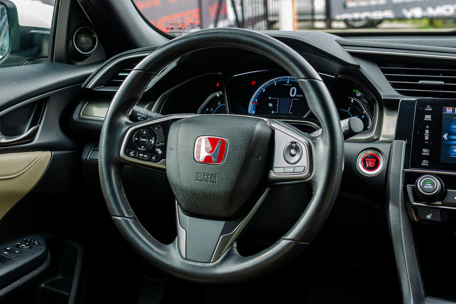 Продам Honda Civic 1.5 Turbo CVT 2018 года в Киеве