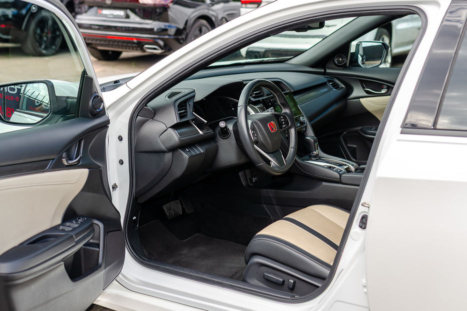 Продам Honda Civic 1.5 Turbo CVT 2018 года в Киеве