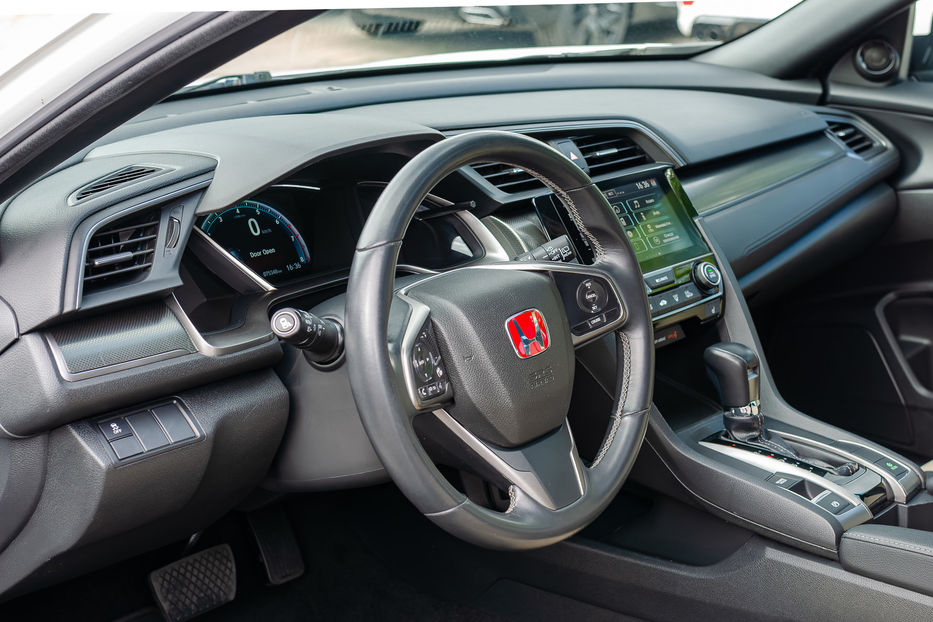 Продам Honda Civic 1.5 Turbo CVT 2018 года в Киеве