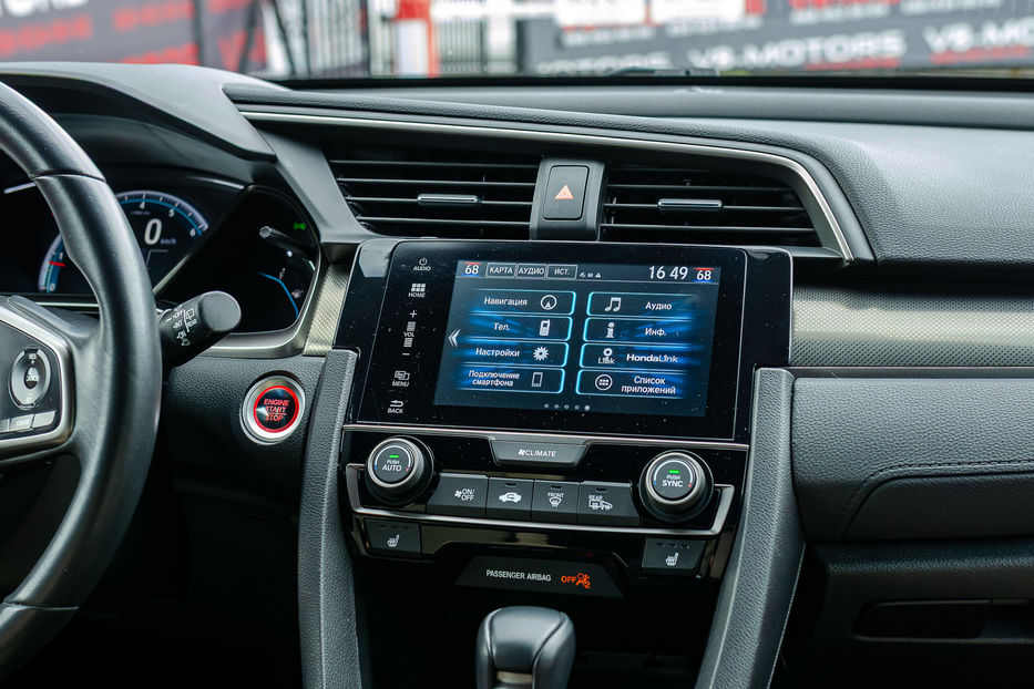Продам Honda Civic 1.5 Turbo CVT 2018 года в Киеве