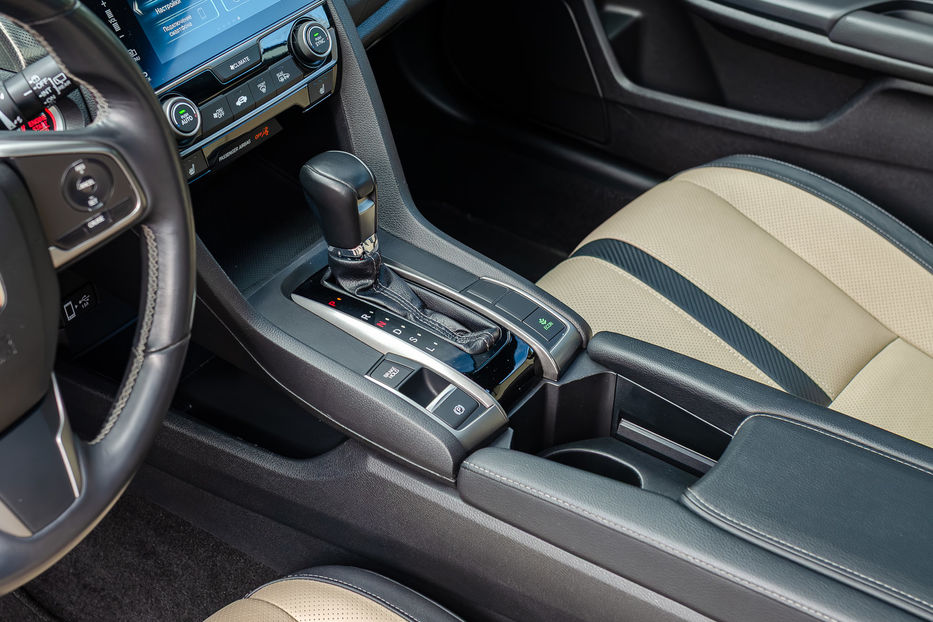 Продам Honda Civic 1.5 Turbo CVT 2018 года в Киеве