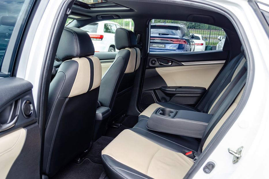 Продам Honda Civic 1.5 Turbo CVT 2018 года в Киеве