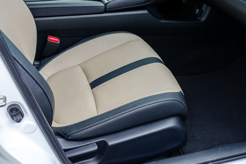 Продам Honda Civic 1.5 Turbo CVT 2018 года в Киеве