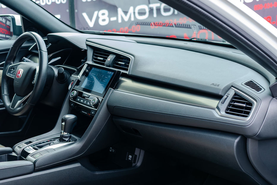 Продам Honda Civic 1.5 Turbo CVT 2018 года в Киеве