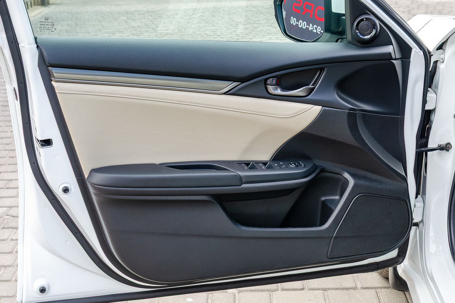 Продам Honda Civic 1.5 Turbo CVT 2018 года в Киеве