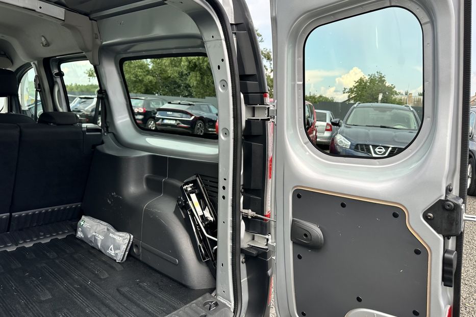 Продам Renault Kangoo пасс. 33 квт 2019 года в Луцке