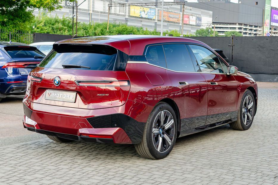 Продам BMW iX 40 Xdrive 2022 года в Киеве