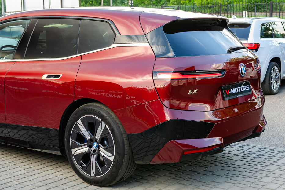 Продам BMW iX 40 Xdrive 2022 года в Киеве