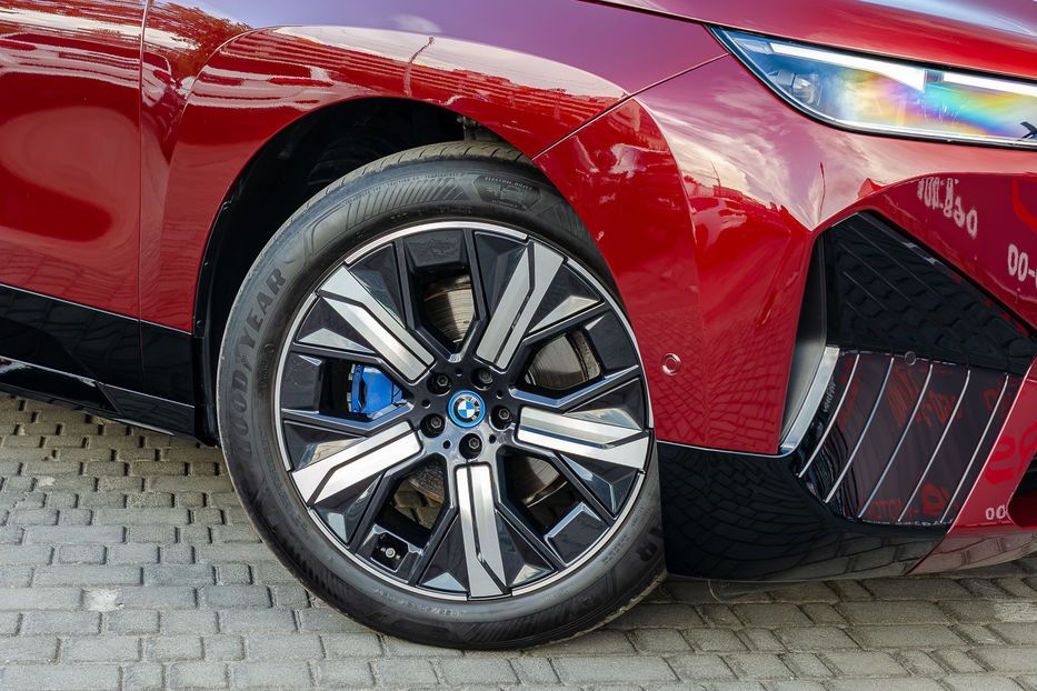 Продам BMW iX 40 Xdrive 2022 года в Киеве
