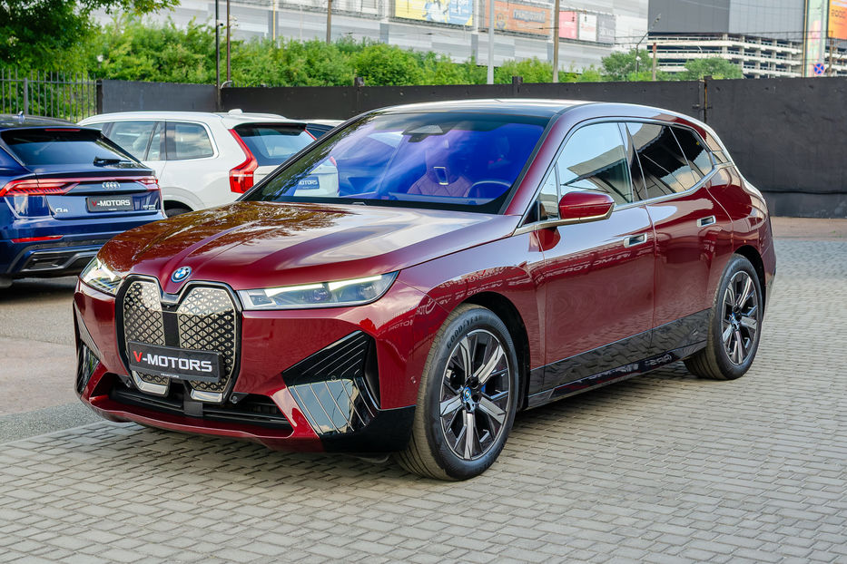 Продам BMW iX 40 Xdrive 2022 года в Киеве