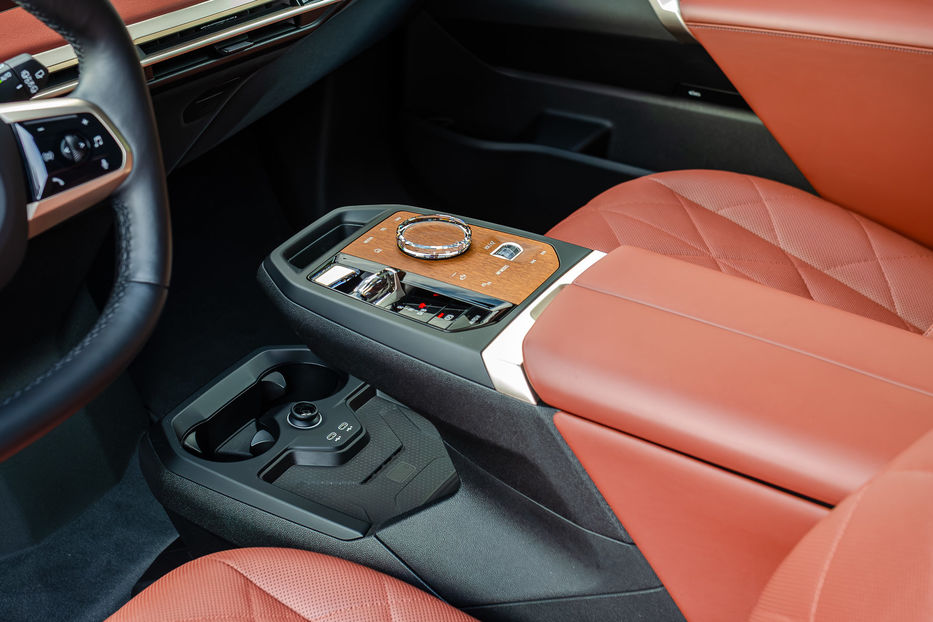 Продам BMW iX 40 Xdrive 2022 года в Киеве