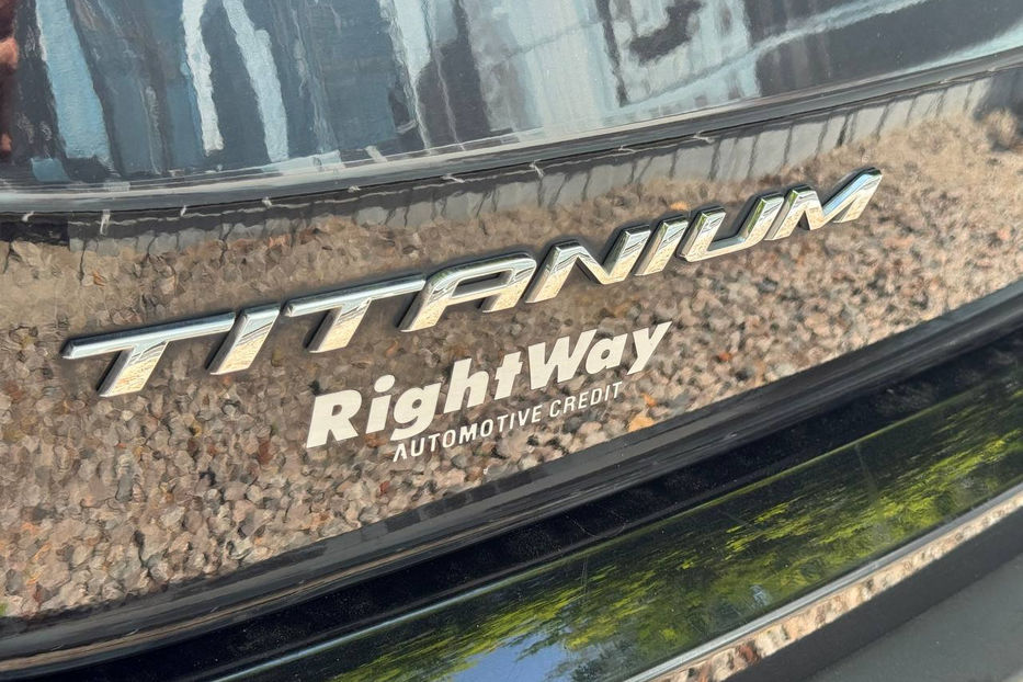 Продам Ford Edge Titanium 2022 года в Киеве
