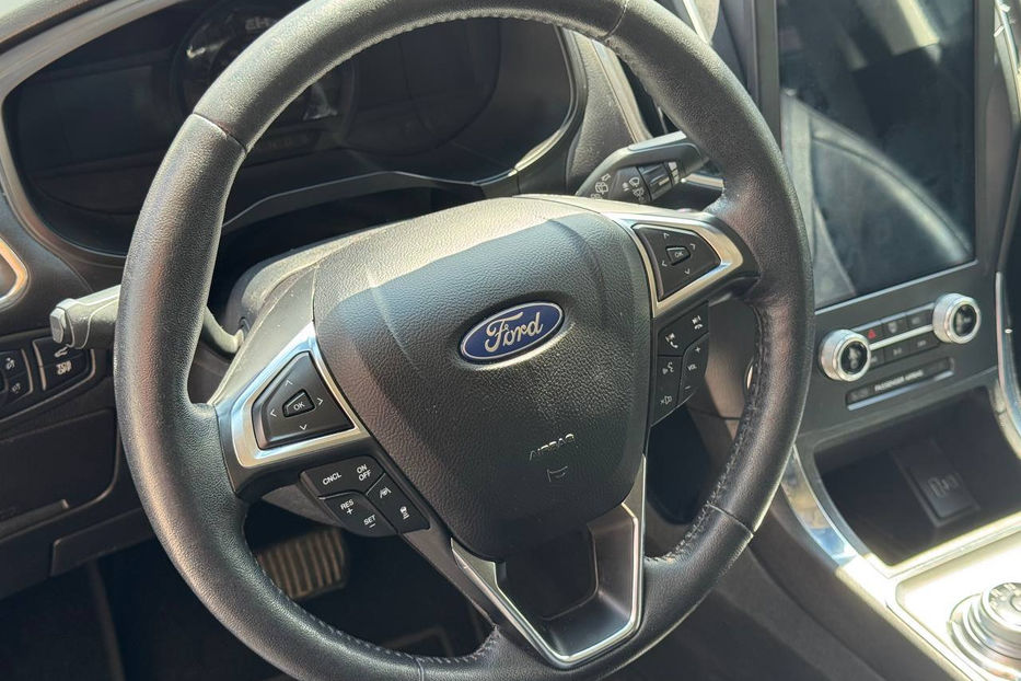 Продам Ford Edge Titanium 2022 года в Киеве