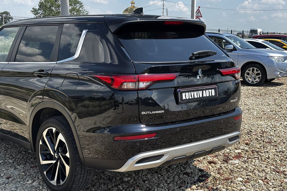 Продам Mitsubishi Outlander PLUG-IN HYBRID 2024 года в Львове
