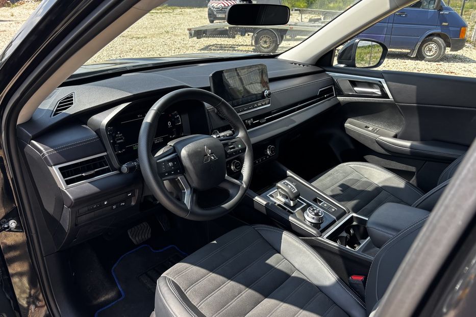 Продам Mitsubishi Outlander PLUG-IN HYBRID 2024 года в Львове