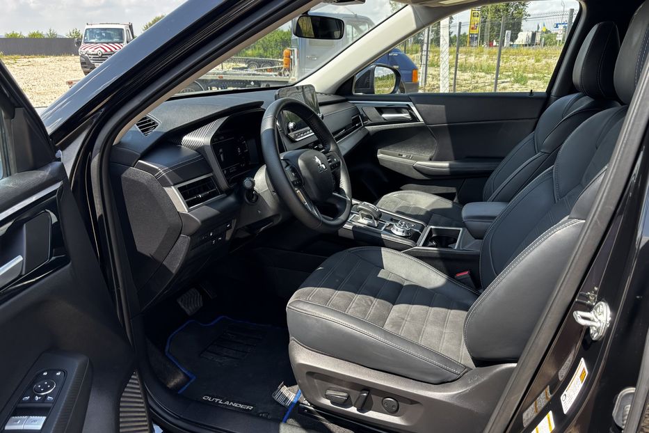 Продам Mitsubishi Outlander PLUG-IN HYBRID 2024 года в Львове