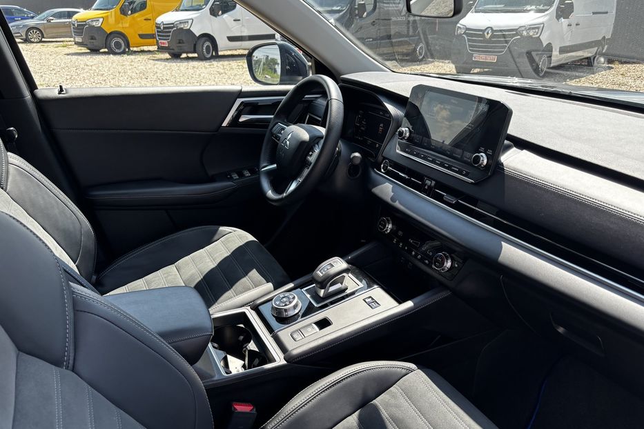 Продам Mitsubishi Outlander PLUG-IN HYBRID 2024 года в Львове