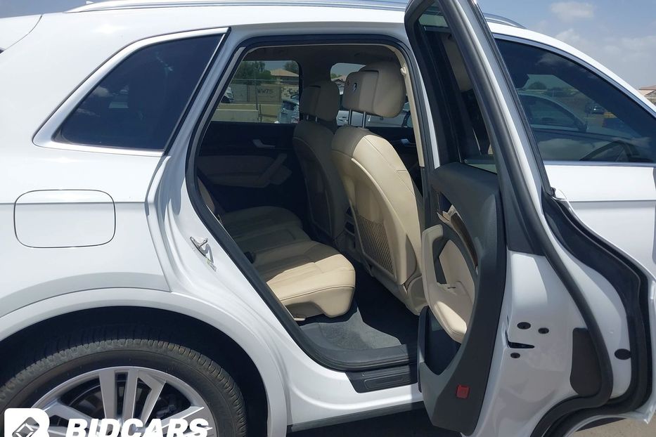 Продам Audi Q5 Premium/2.0T Tech Premium 5658 2018 года в Львове