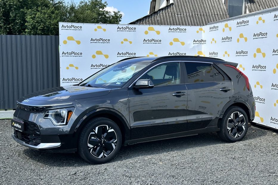 Продам Kia Niro 64 квт 2023 года в Луцке