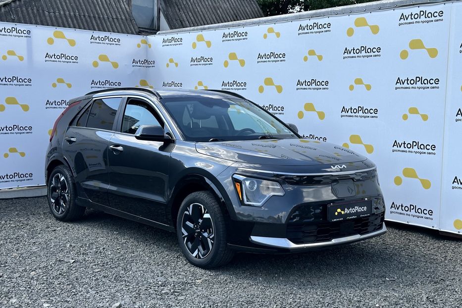Продам Kia Niro 64 квт 2023 года в Луцке