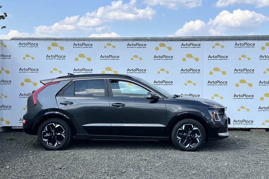 Продам Kia Niro 64 квт 2023 года в Луцке