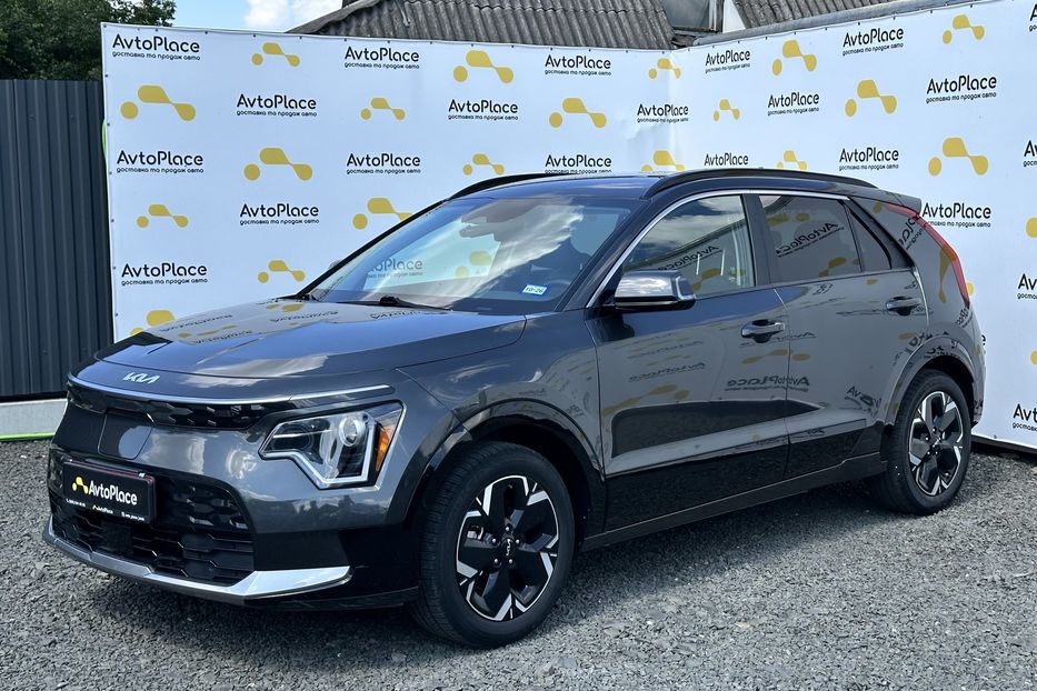 Продам Kia Niro 64 квт 2023 года в Луцке