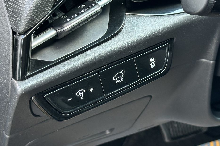 Продам Kia Niro 64 квт 2023 года в Луцке