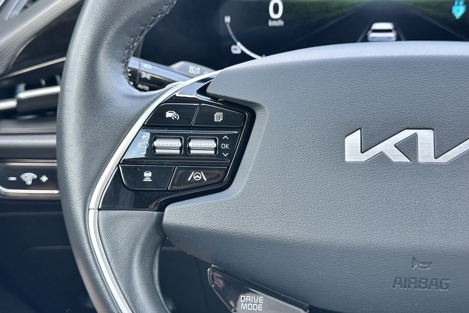 Продам Kia Niro 64 квт 2023 года в Луцке