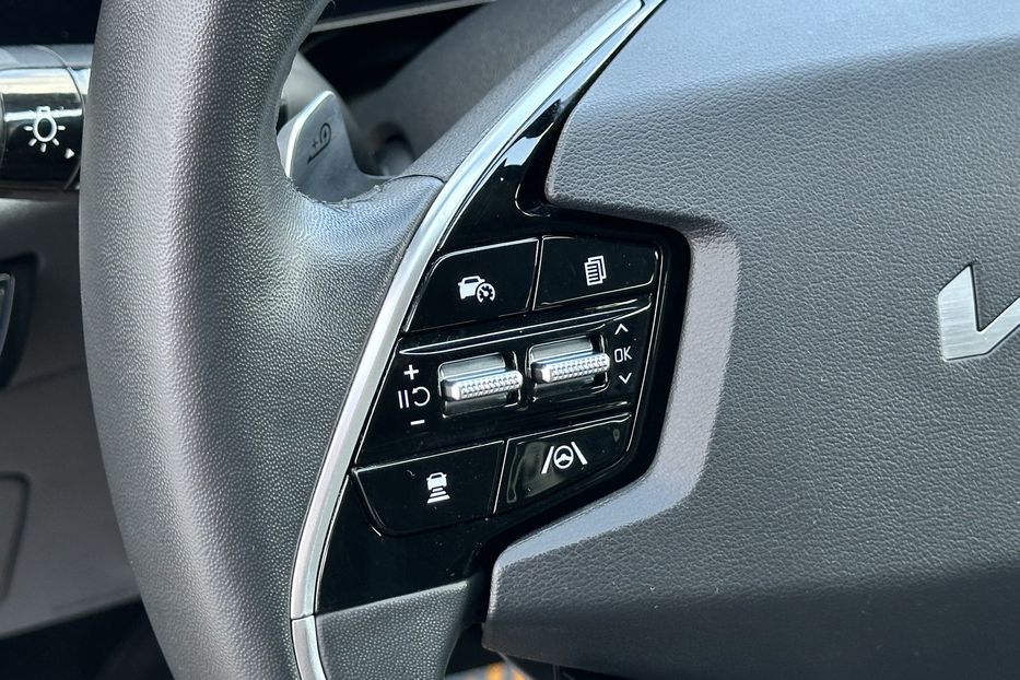Продам Kia Niro 64 квт 2023 года в Луцке