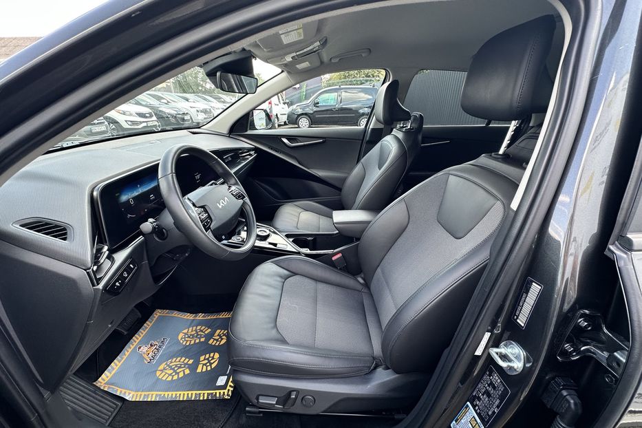Продам Kia Niro 64 квт 2023 года в Луцке