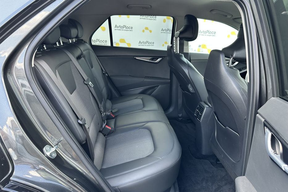 Продам Kia Niro 64 квт 2023 года в Луцке