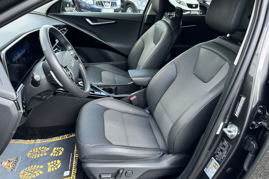 Продам Kia Niro 64 квт 2023 года в Луцке