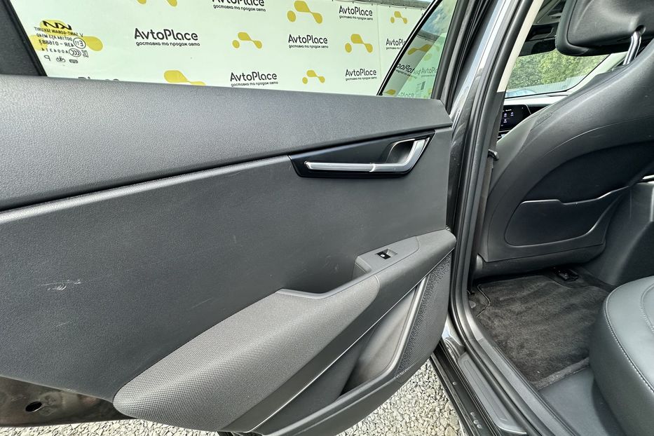 Продам Kia Niro 64 квт 2023 года в Луцке