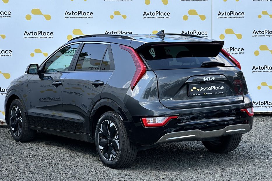 Продам Kia Niro 64 квт 2023 года в Луцке