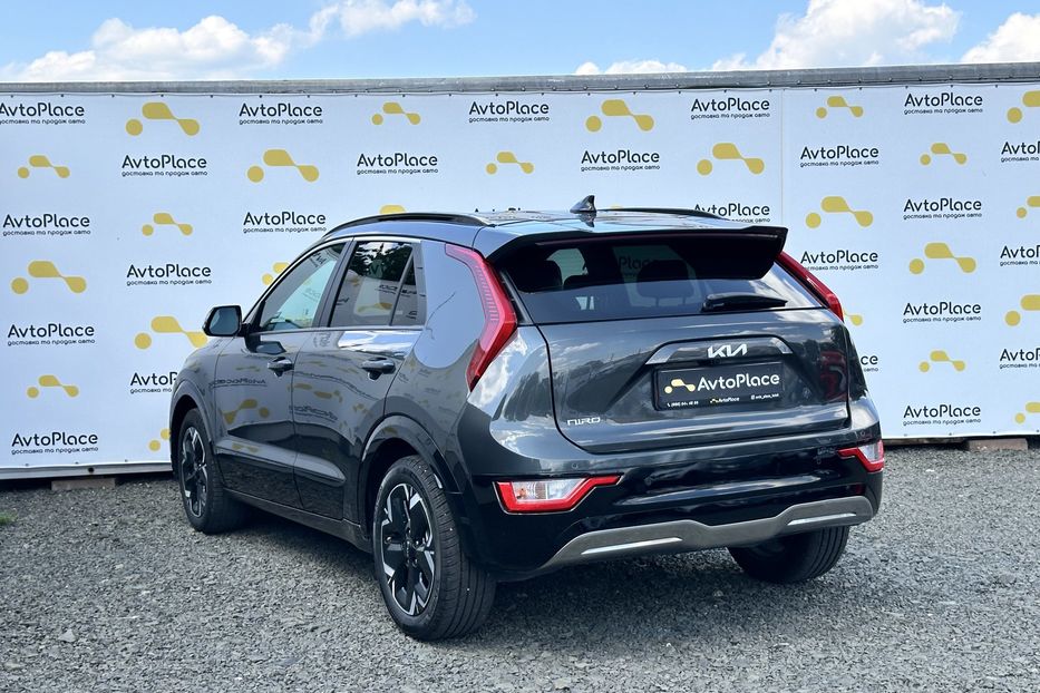 Продам Kia Niro 64 квт 2023 года в Луцке