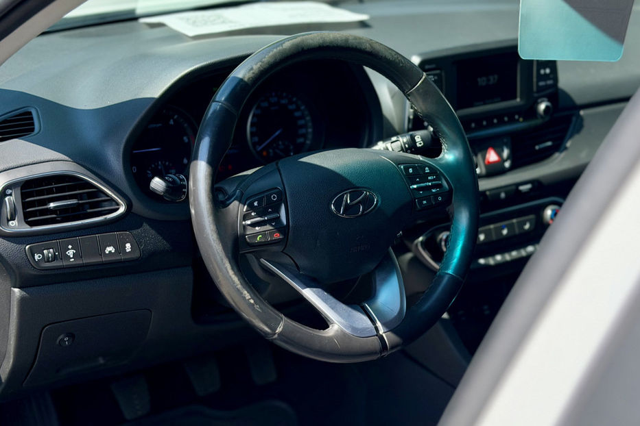 Продам Hyundai i30  2017 года в Киеве
