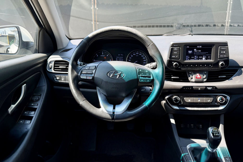 Продам Hyundai i30  2017 года в Киеве
