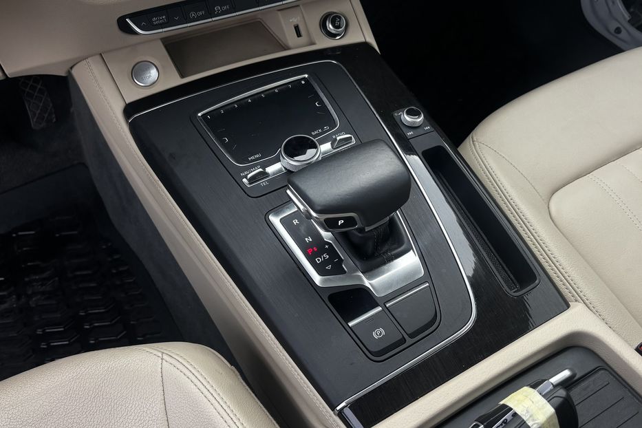 Продам Audi Q5  Premium Plus 9983 2019 года в Львове