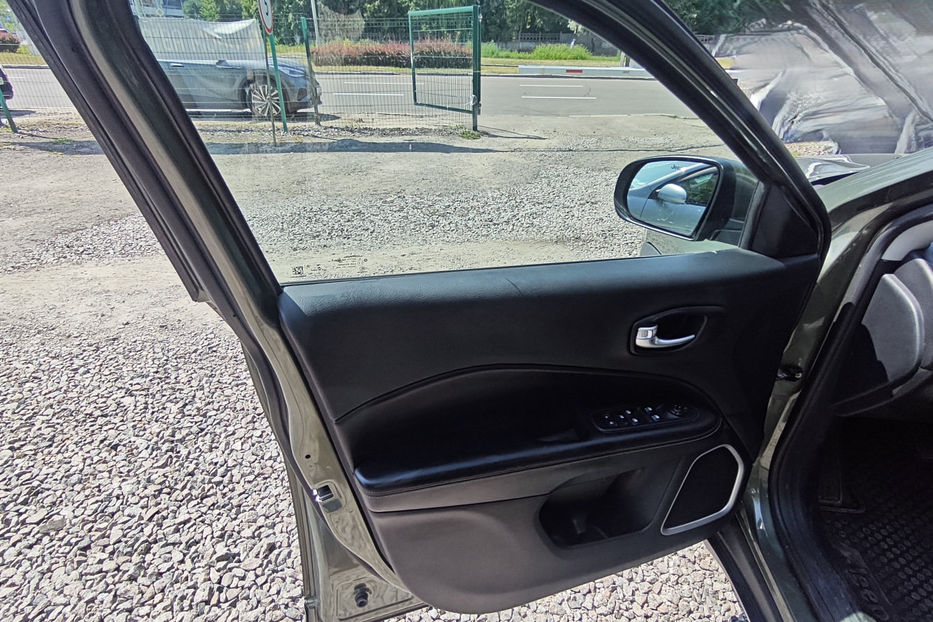 Продам Jeep Compass 2.4 9АТ (180 к.с.) AWD  2017 года в Киеве