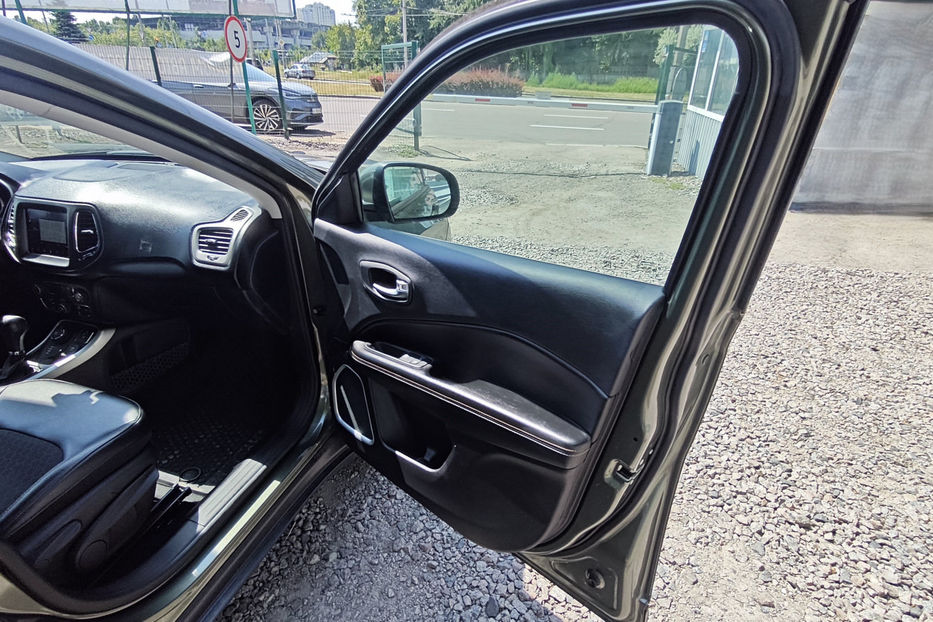 Продам Jeep Compass 2.4 9АТ (180 к.с.) AWD  2017 года в Киеве