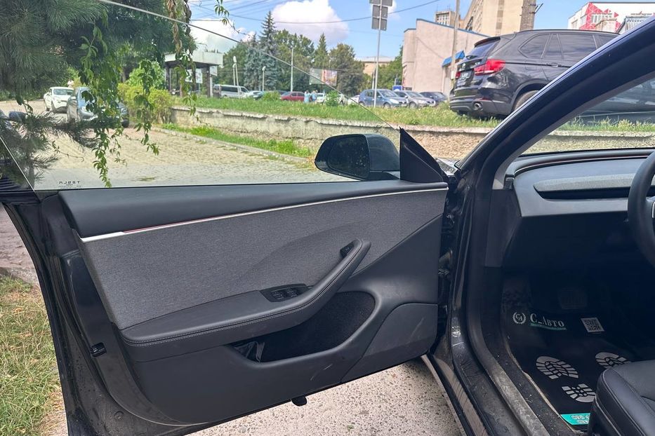 Продам Tesla Model 3 82.5 кВ 2025 года в Черновцах