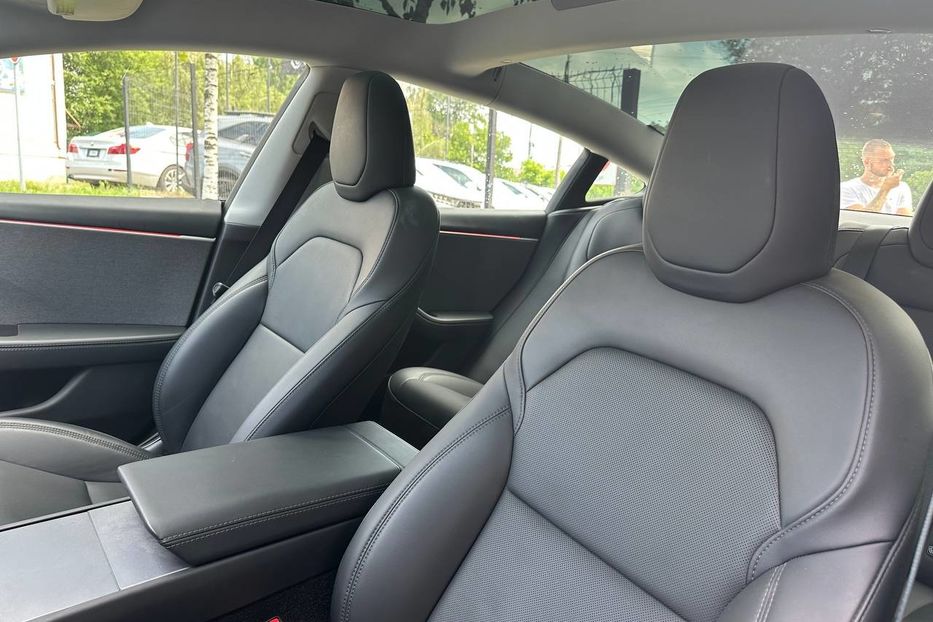 Продам Tesla Model 3 82.5 кВ 2025 года в Черновцах