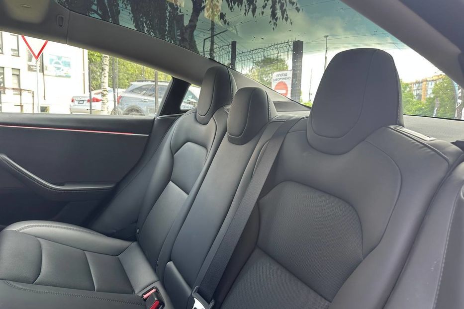 Продам Tesla Model 3 82.5 кВ 2025 года в Черновцах