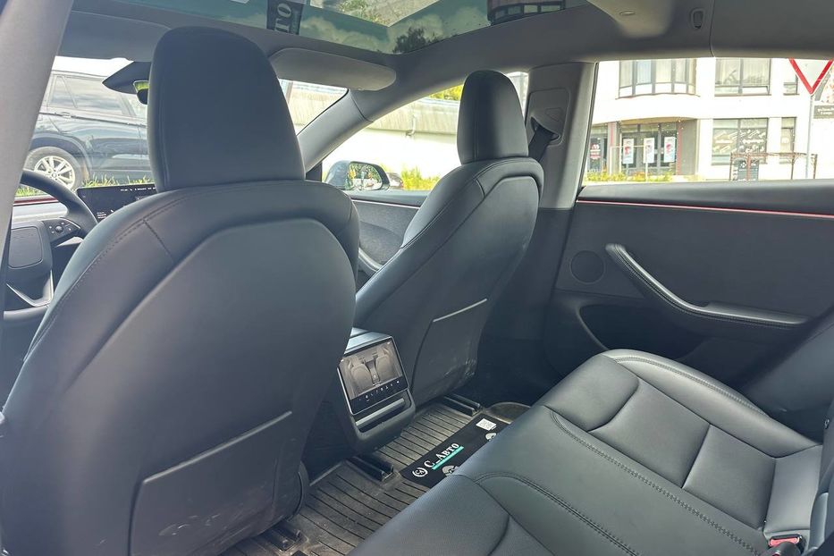 Продам Tesla Model 3 82.5 кВ 2025 года в Черновцах