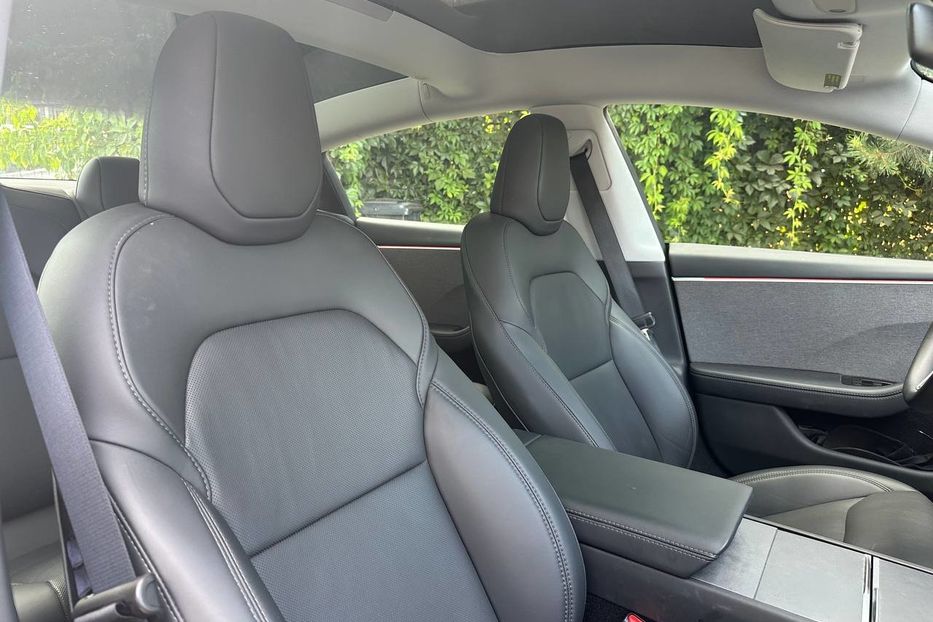 Продам Tesla Model 3 82.5 кВ 2025 года в Черновцах