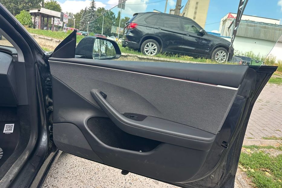 Продам Tesla Model 3 82.5 кВ 2025 года в Черновцах