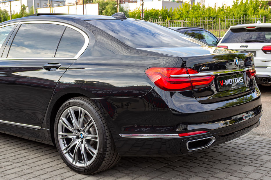 Продам BMW 750 Li Xdrive 2016 года в Киеве