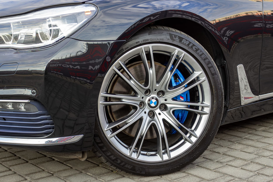 Продам BMW 750 Li Xdrive 2016 года в Киеве